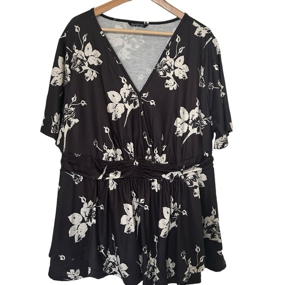 BLOOMCHIC Floral Print V Neck Ruffle Ruched T-shirt - Picture 1 of 11